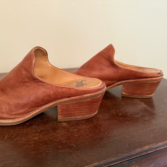 Sofft Women's Tan Leather Mules - Picture 2 of 5